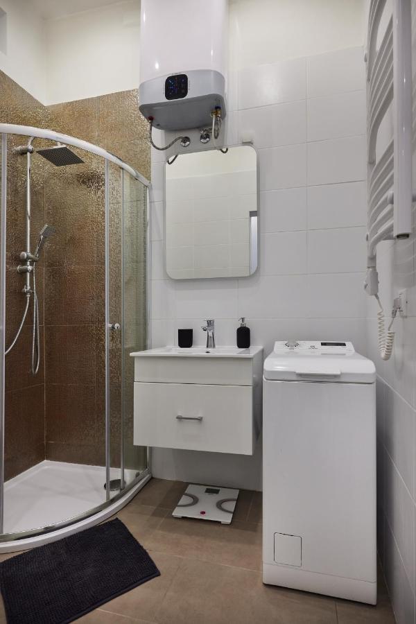 Cozy Little Apartment In Downtown บูดาเปสต์ ภายนอก รูปภาพ