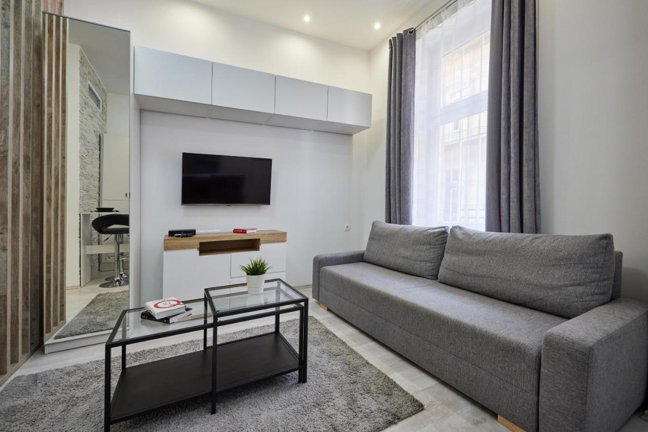 Cozy Little Apartment In Downtown บูดาเปสต์ ภายนอก รูปภาพ