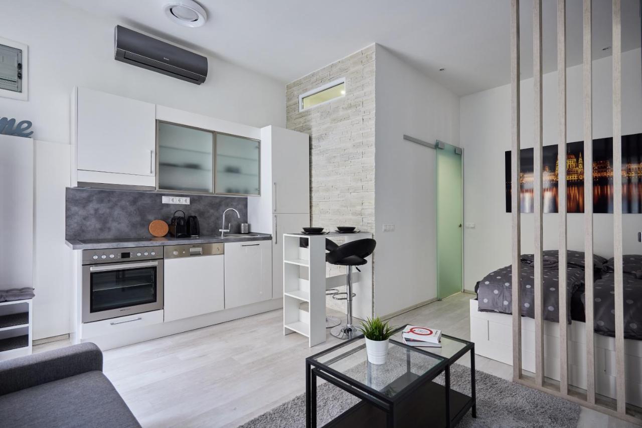Cozy Little Apartment In Downtown บูดาเปสต์ ภายนอก รูปภาพ