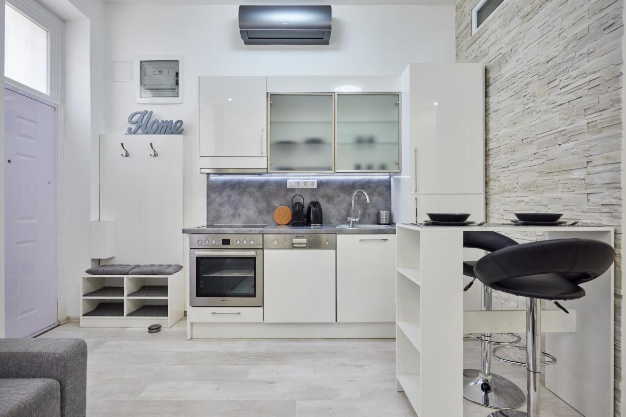 Cozy Little Apartment In Downtown บูดาเปสต์ ภายนอก รูปภาพ